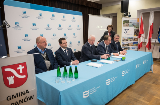 W Łapanowie podpisano umowę na modernizacje wałów przeciwpowodziowych 