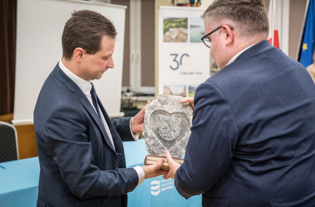 W Łapanowie podpisano umowę na modernizacje wałów przeciwpowodziowych 