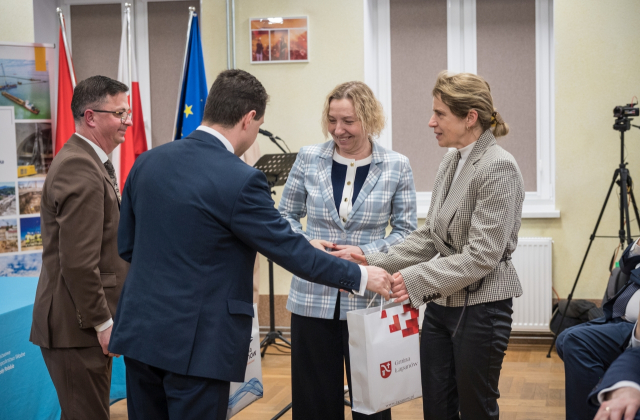 W Łapanowie podpisano umowę na modernizacje wałów przeciwpowodziowych 