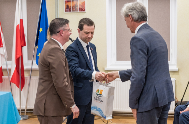 W Łapanowie podpisano umowę na modernizacje wałów przeciwpowodziowych 