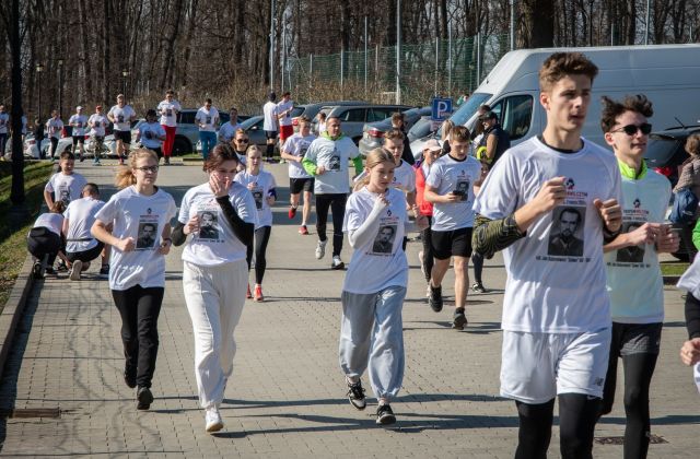 Bieg Tropem Wilczym w Parku Rodzinnym Uzbornia Uzupełnij i zapisz enterem lub klikając w ikonkę ->