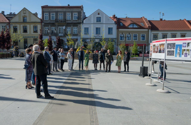 Uzupełnij i zapis„Bocheńskie Orły. Historia miasta orłami pisana” - otwarcie wystawyz enterem lub klikając w ikonkę ->