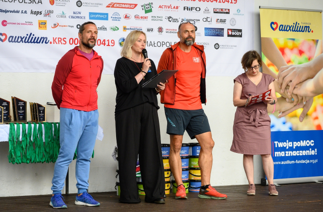 Drużyny 1 LO i ZS nr 1 w piątej edycji 24h Charytatywnego Biegu Górskiego 