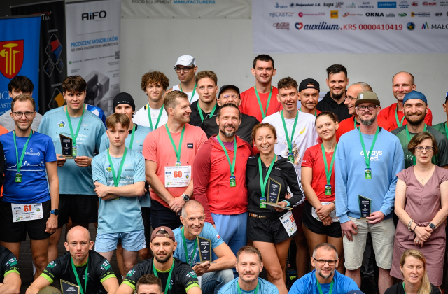 Drużyny 1 LO i ZS nr 1 w piątej edycji 24h Charytatywnego Biegu Górskiego 