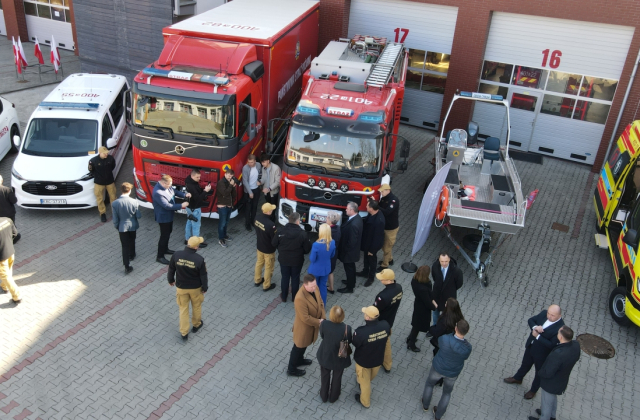 Blisko 7 mln zł dla służb w Powiecie Bocheńskim. Nowy sprzęt już gotowy do akcji