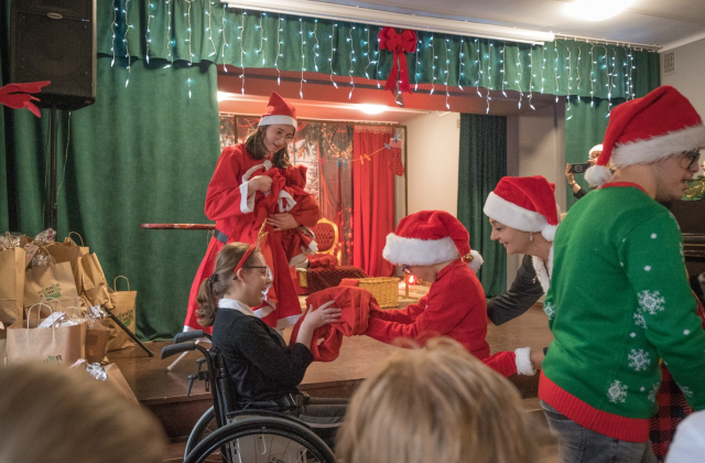 Święty Mikołaj odwiedził Specjalny Ośrodek Szkolno-Wychowawczy w Bochni