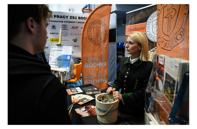 V Targi Pracy w „Mechaniku” – spotkanie uczniów z pracodawcami