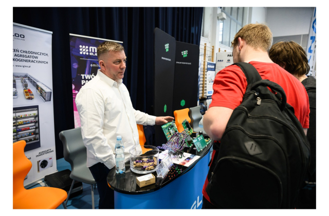 V Targi Pracy w „Mechaniku” – spotkanie uczniów z pracodawcami