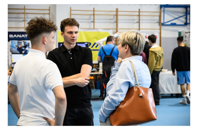 V Targi Pracy w „Mechaniku” – spotkanie uczniów z pracodawcami