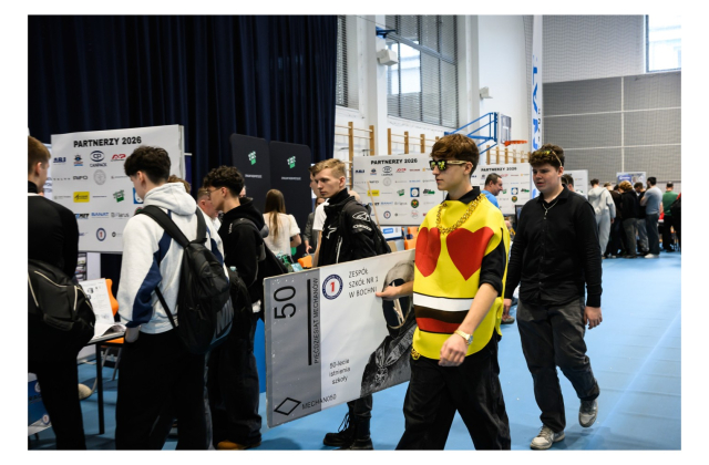 V Targi Pracy w „Mechaniku” – spotkanie uczniów z pracodawcami