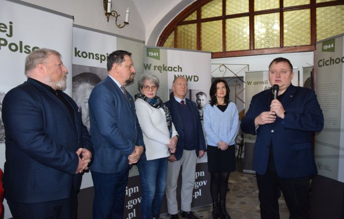 Otwarcie wystawy poświęconej gen. Leopoldowi Okulickiemu w 80. rocznicę rozwiązania Armii Krajowej