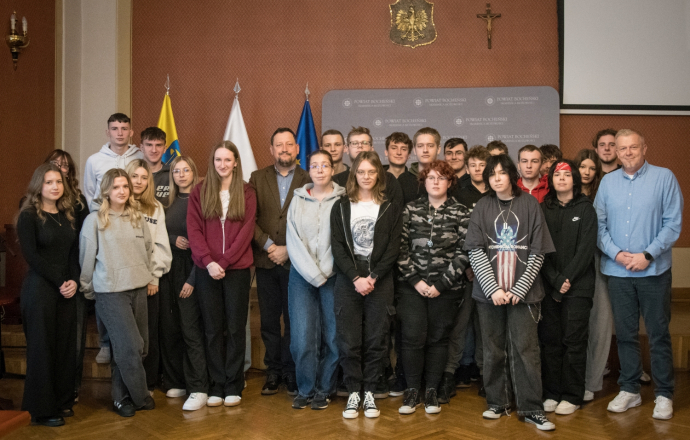 Uczniowie IILO na lekcji WOSu w bocheńskim starostwie