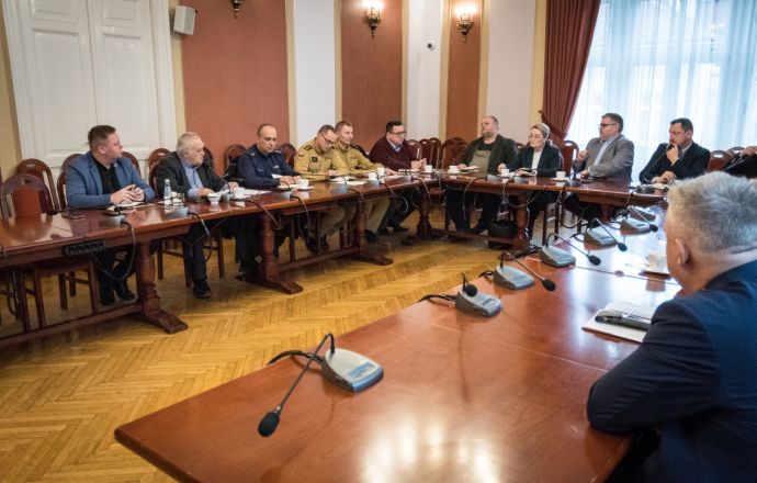 	 Posiedzenie Powiatowego Zespołu Zarządzania Kryzysowego w związku z pojawieniem się ogniska ogniska rzekomego pomoru drobiu 