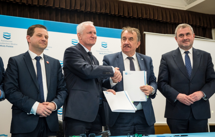 W Łapanowie podpisano umowę na modernizacje wałów przeciwpowodziowych 