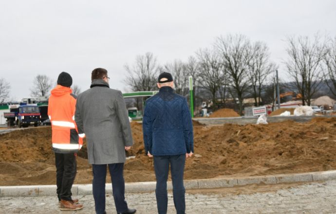 Starosta z wizyta na budowanym łączniku autostradowym